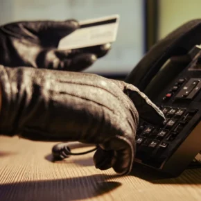 “Met de cybercrimineel, waar kunnen we u mee helpen?”