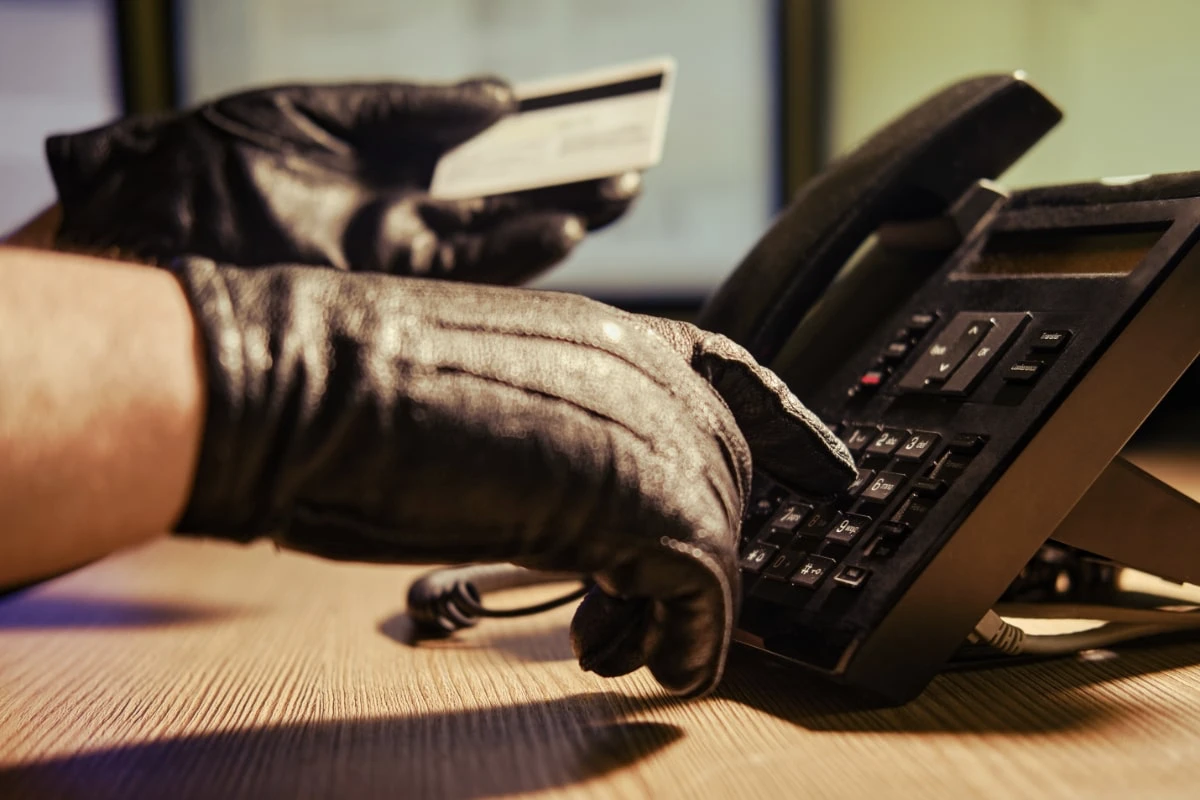 “Met de cybercrimineel, waar kunnen we u mee helpen?”