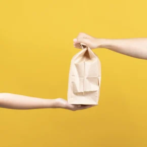 Klantenservice van je webshop uitbesteden of toch liever zelf doen?