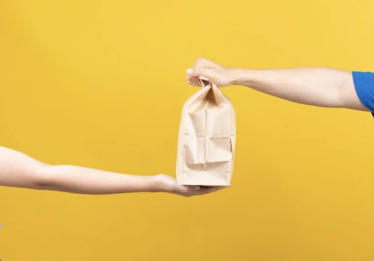 Klantenservice van je webshop uitbesteden of toch liever zelf doen?